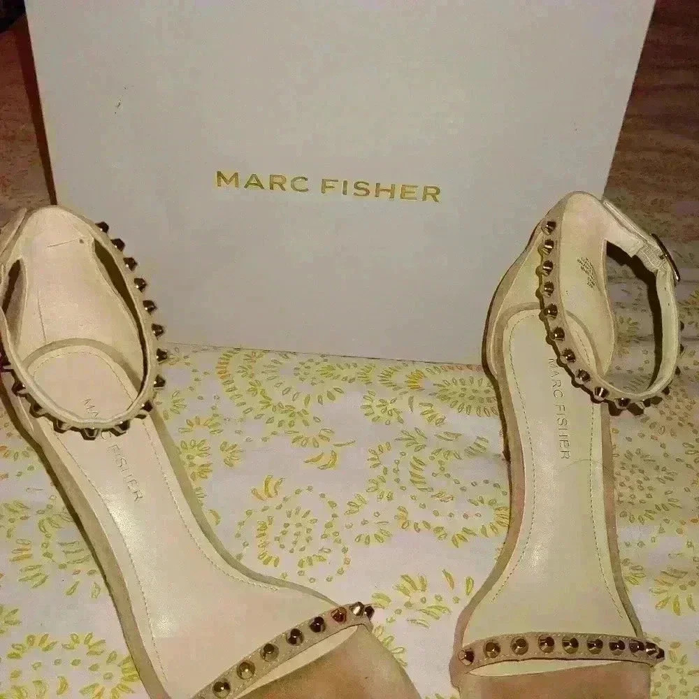 Marc Fisher Heels - Picture 2 of 8